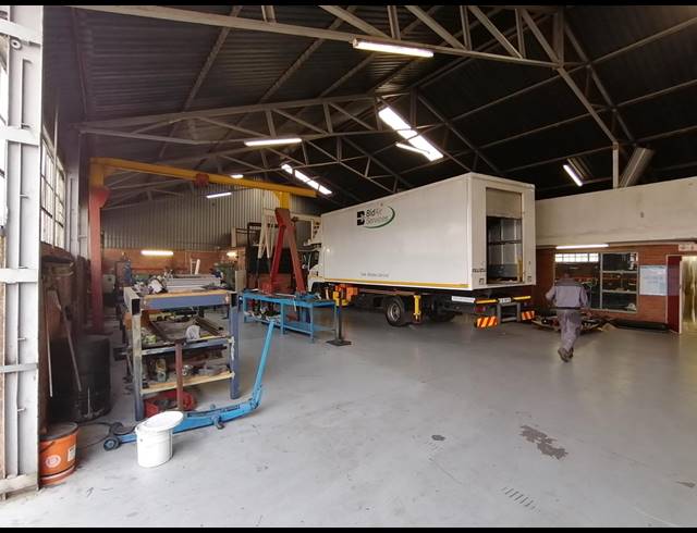 1,335M² WAREHOUSE FOR SALE IN ANDERBOLT